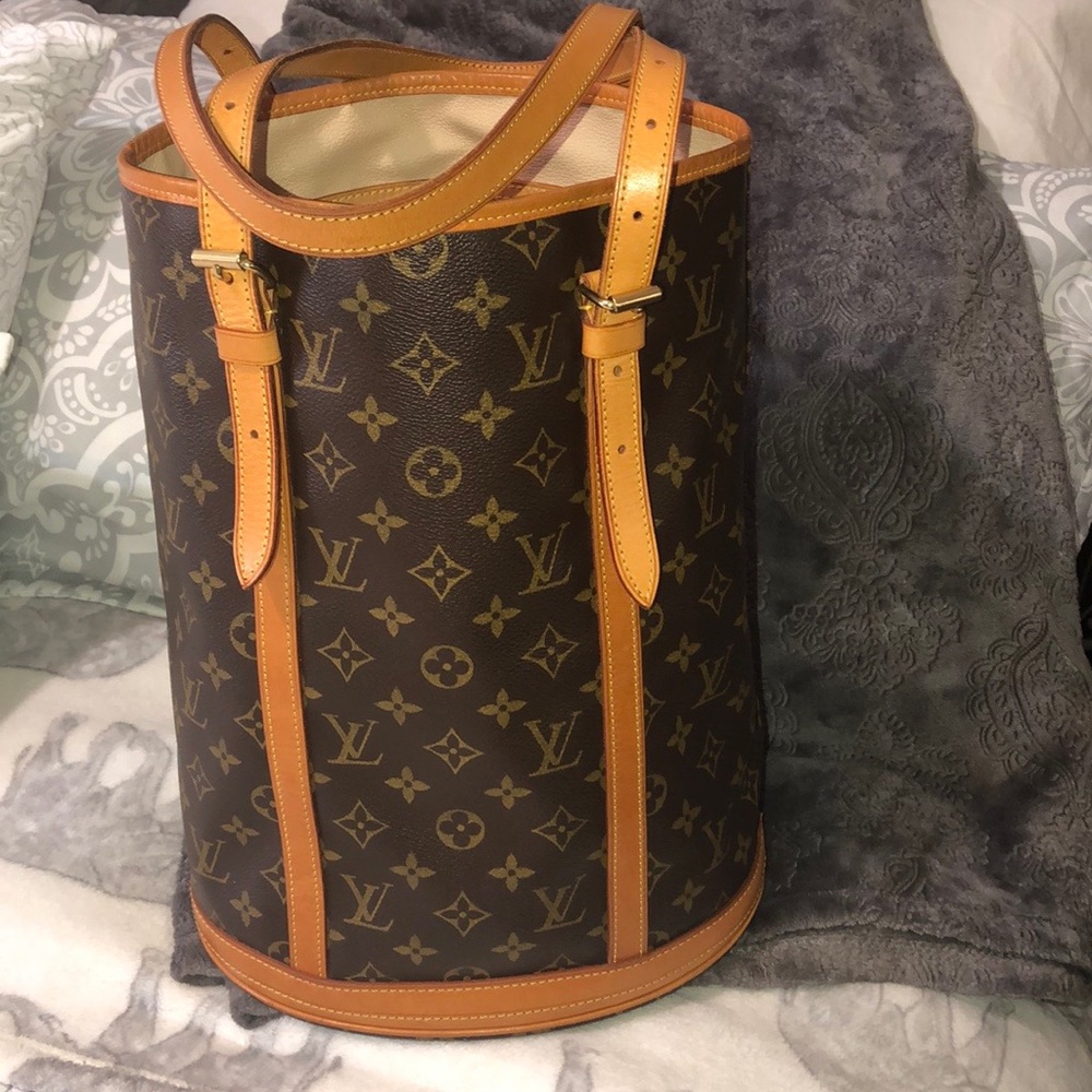 Louis Vuitton Bucket GM Authentic & Excellent!!